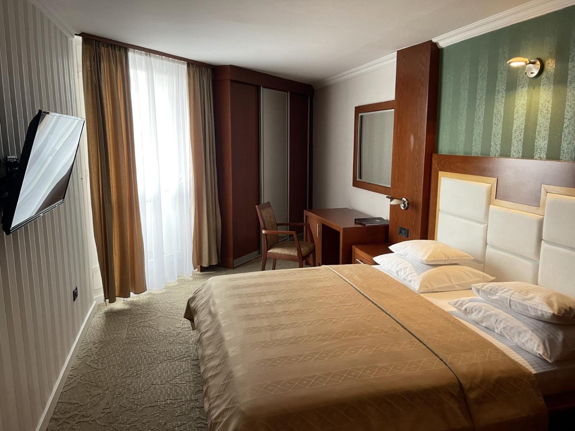 Hotel Bosna Баня Лука Екстериор снимка