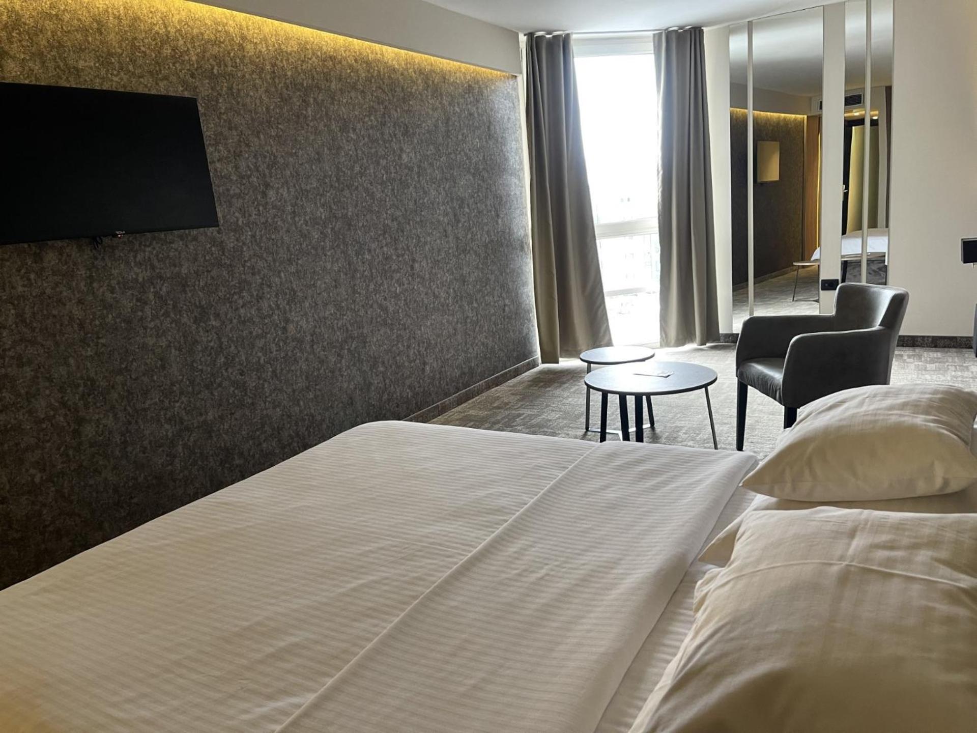 Hotel Bosna Баня Лука Екстериор снимка